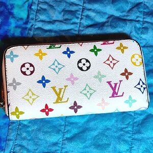 White Monogram Fashion Wallet NWOT, Beautiful!